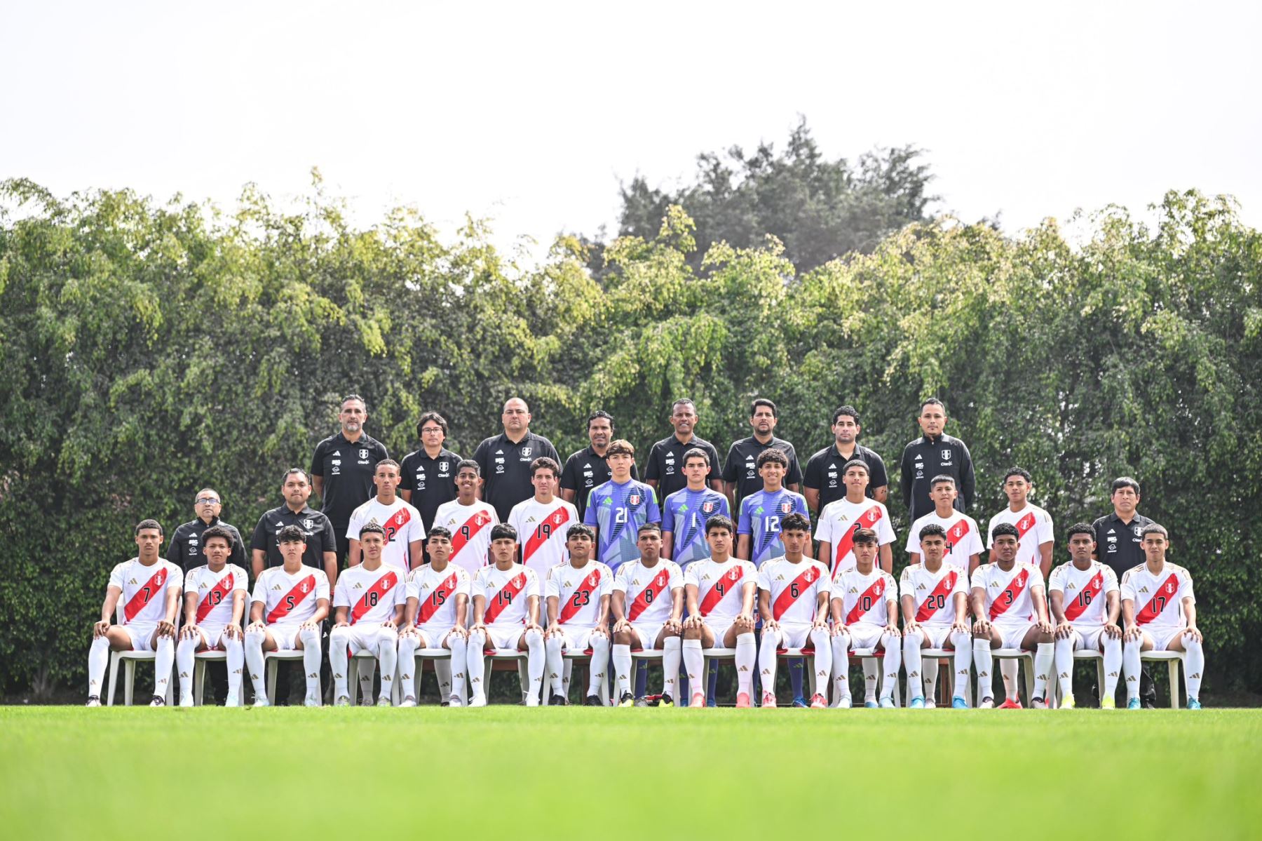 Foto oficial de la selección peruana Sub 15 que disputará el Sudamericano de la categoría en Bolivia.