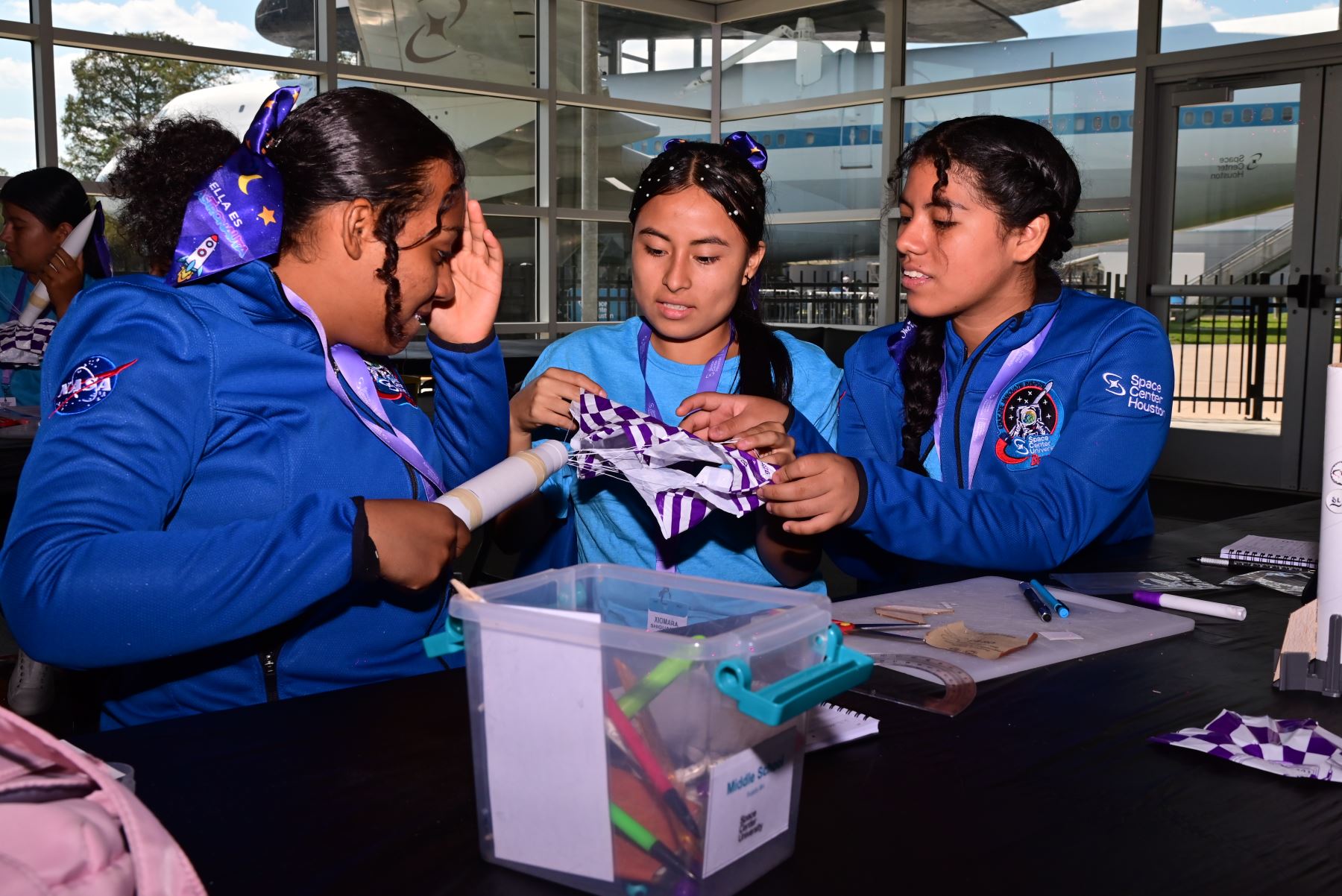 El 29 de setiembre Alexandra Castro (Talara) y Luana López (Iquitos) despegaron de Lima rumbo al Centro Espacial Houston de la NASA para cumplir uno de sus más anhelados sueños: conocer el trabajo que se realiza en  NASA, una de las agencias espaciales más importantes del mundo.