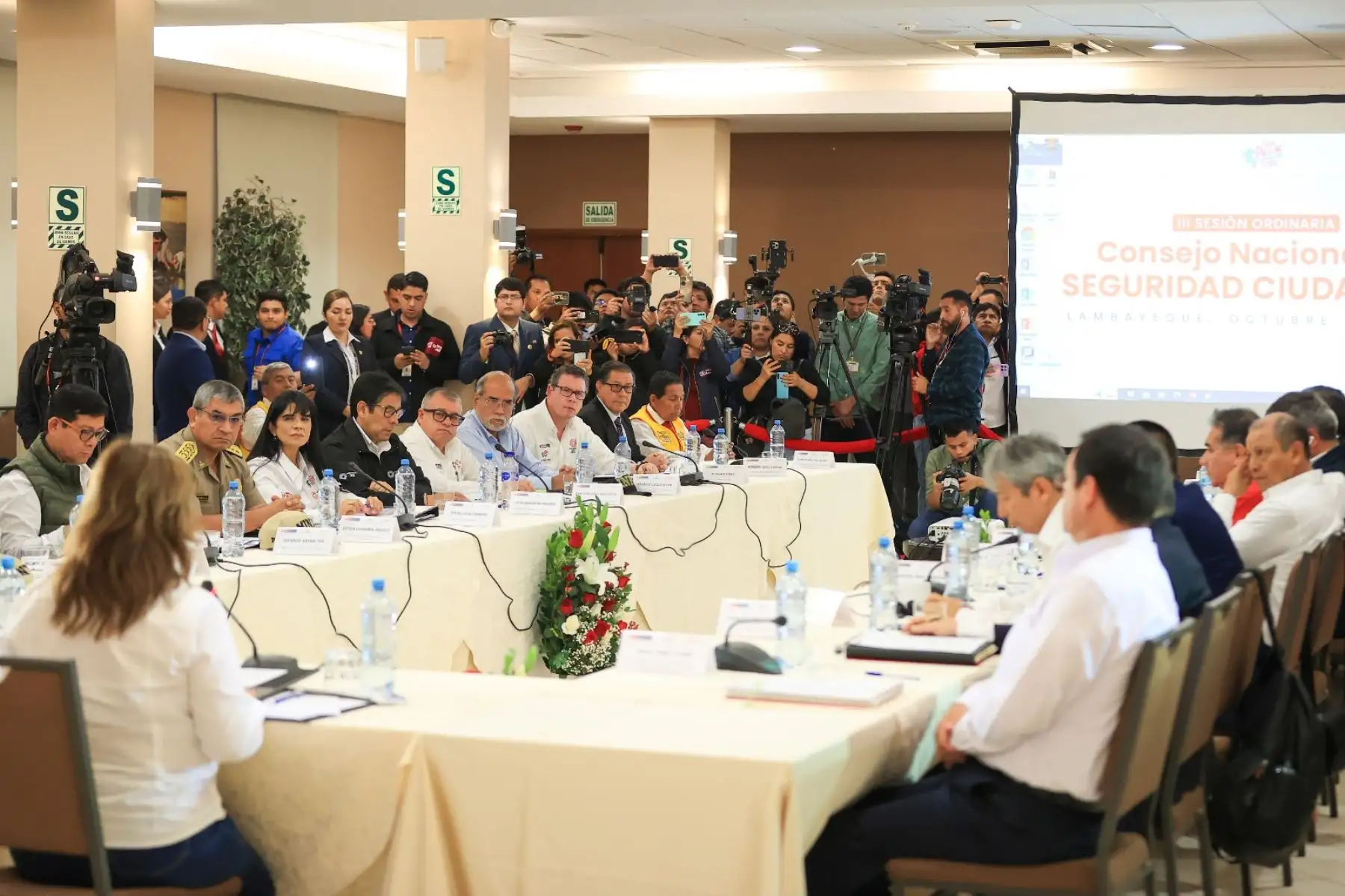 La presidenta de la república, Dina Boluarte, lidera la tercera sesión ordinaria del Consejo Nacional de Seguridad Ciudadana, que se desarrolla en la ciudad de Chiclayo, Lambayeque.


 Foto: ANDINA/Prensa Presidencia