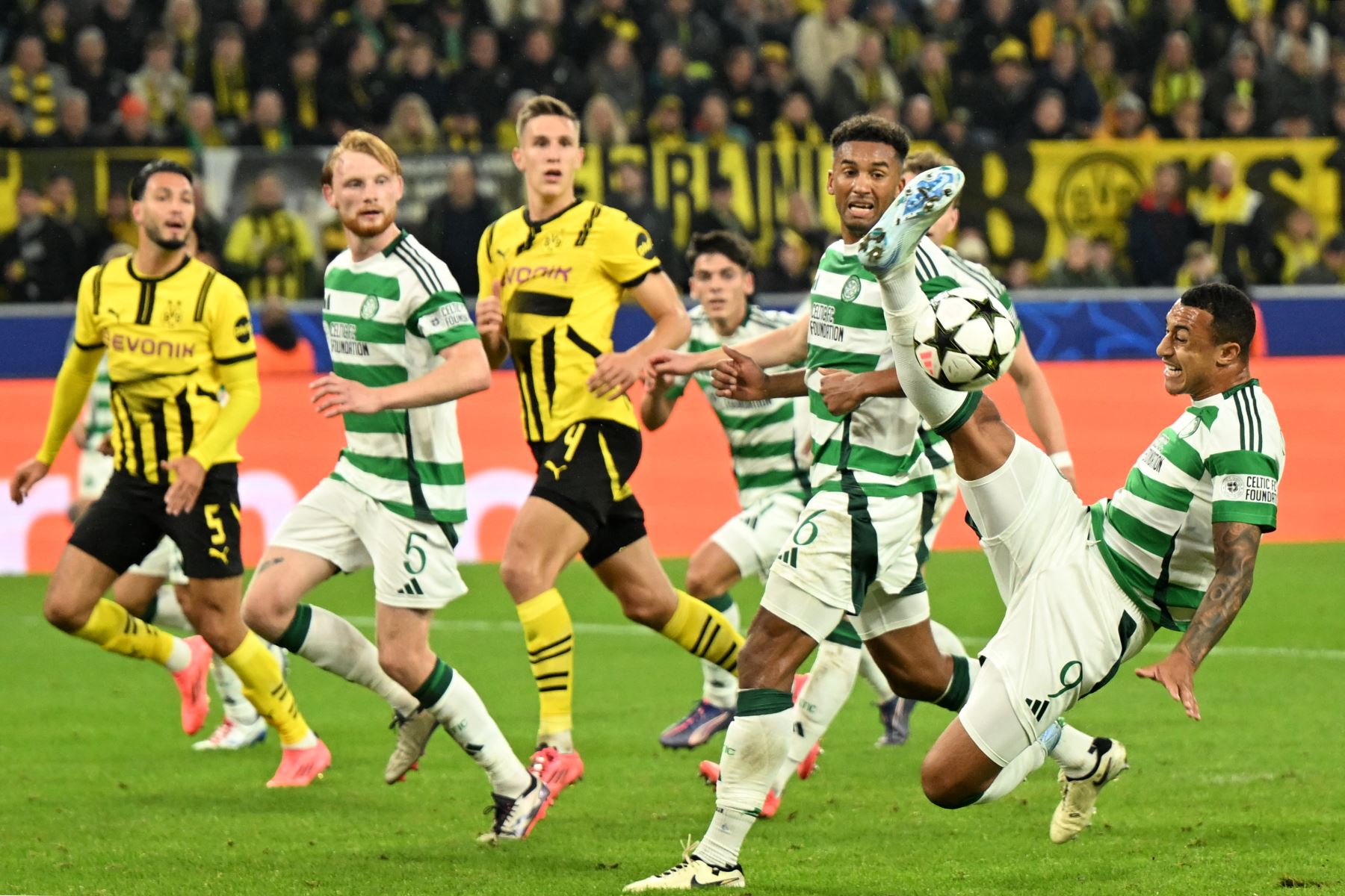 El Celtic, que había arrancado su campaña europea goleando 5-1 al Slovan Bratislava, perdió así la gran diferencia de goles a favor que había logrado en ese partido, tras ser arrollado ante el 