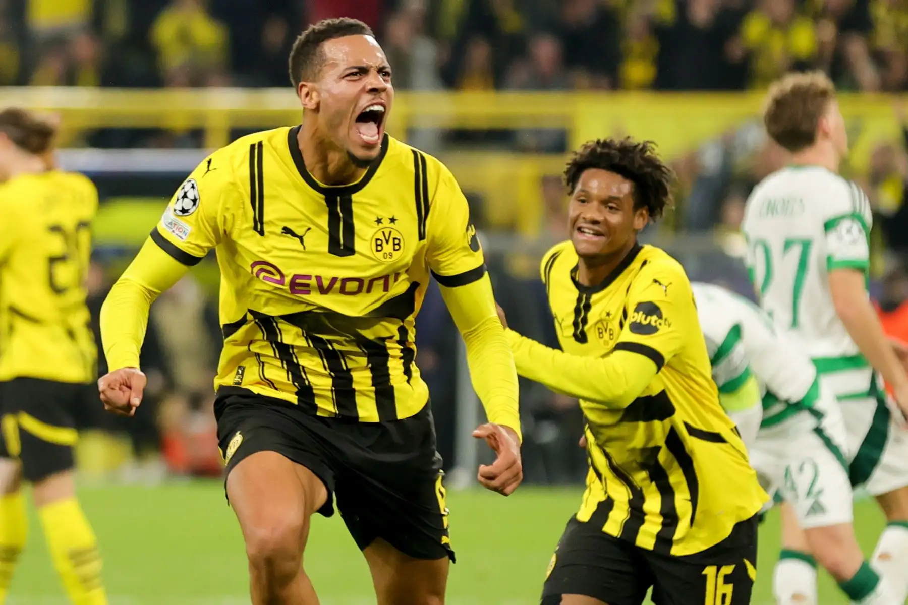 El Borussia Dortmund goleó este martes 7-1 al Celtic Glasgow en la 2ª jornada de Liga de Campeones, una victoria con la que se mantiene en la parte alta de la tabla antes de visitar al Real Madrid dentro de tres semanas. Foto: EFE