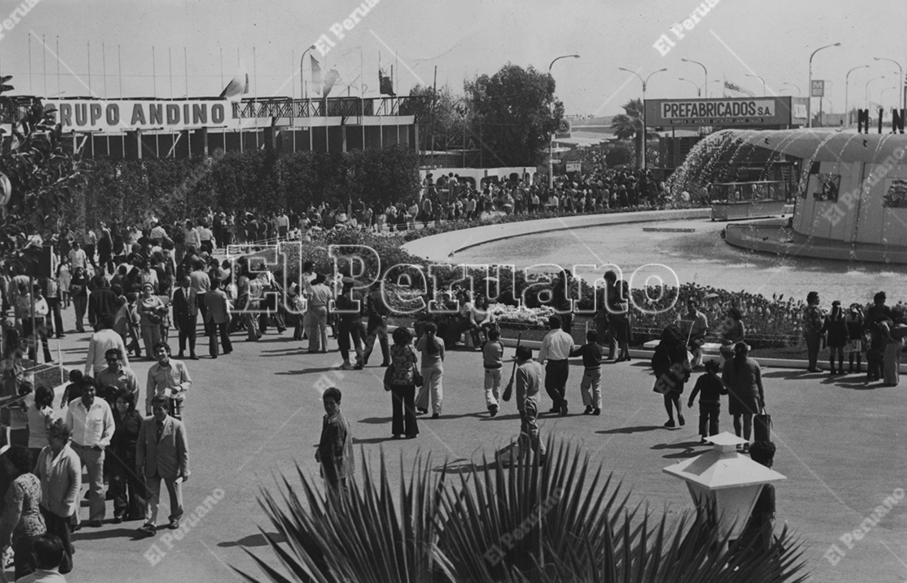 Lima - 17 noviembre 1985 / El publico limeño visita las instalaciones de la IX Feria Internacional del Pacífico, ubicado en la Av. La Marina en el distrito de San Miguel. Foto: Archivo Histórico El Peruano / Máximo Miralles