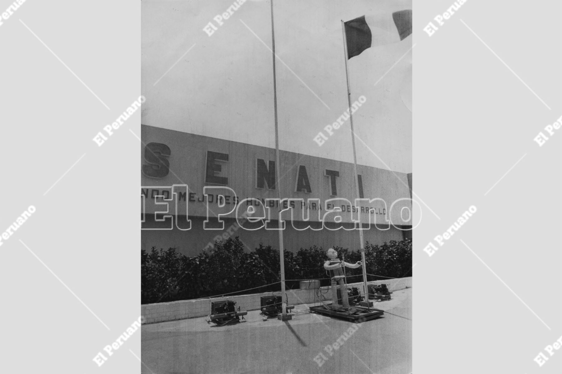 Lima - 21 noviembre 1982 / En la 13° Feria Internacional del Pacífico, también destaca el pabellón de Senati, institución que capacita a técnicos peruanos. Foto: Archivo Histórico El Peruano / Rolando Angeles