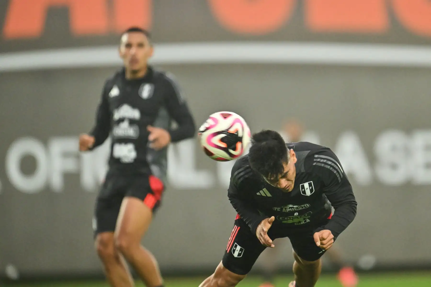 "Maxloren Castro a pesar de su corta edad tiene calle, en el buen sentido de la palabra. No tenemos ninguna duda que será un jugador muy importante en el futuro para Perú", concluyó. Foto: ANDINA/Difusión