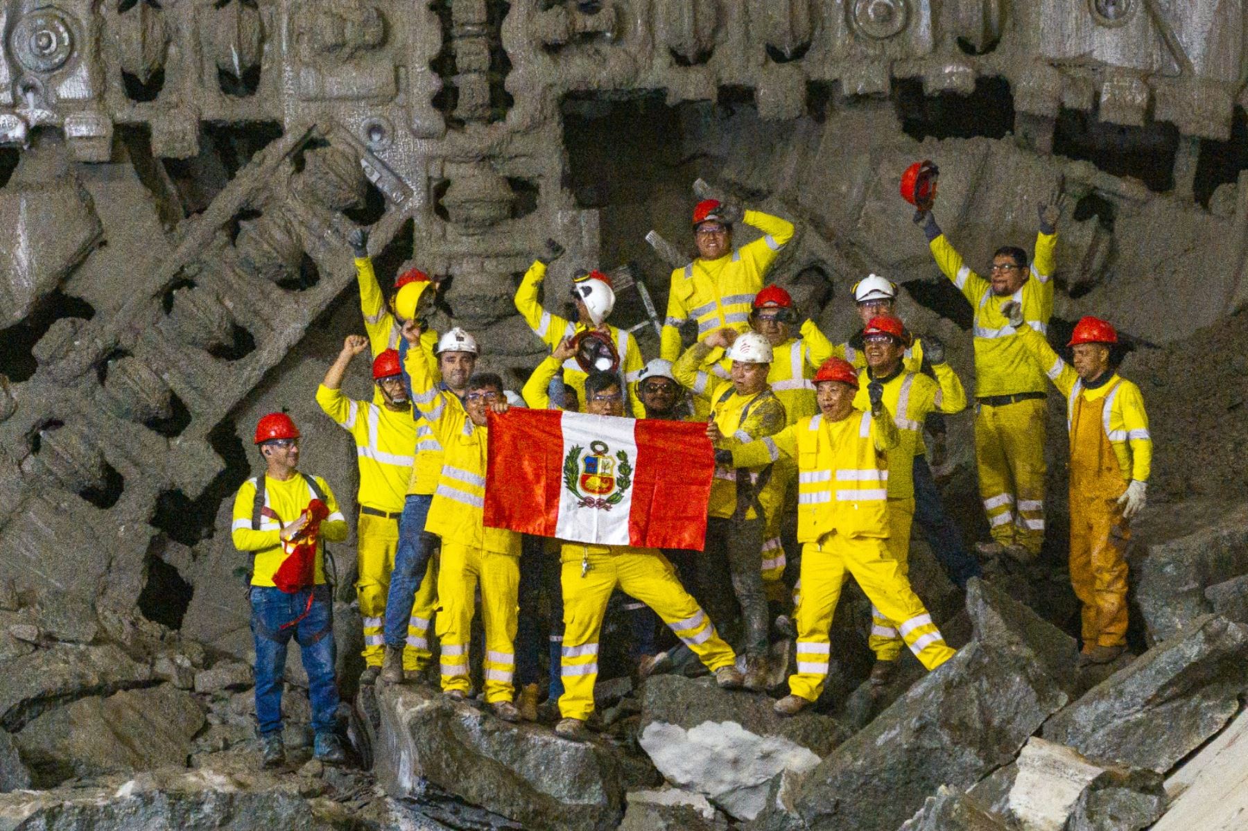 La tuneladora Delia, que desempeña un papel importante en la construcción del primer tren subterráneo del país, fue bautizada con ese nombre en honor a Delia Tasaico Del Pino, la primera mujer graduada como ingeniera de minas en el PerúANDINA/Prensa Presidencia