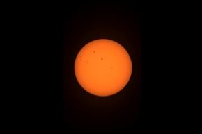 
Aunque el eclipse solar total de abril no fue visible en el Perú, hay otro evento astronómico que sí podrá observarse desde América del Sur: se trata del eclipse solar parcial.