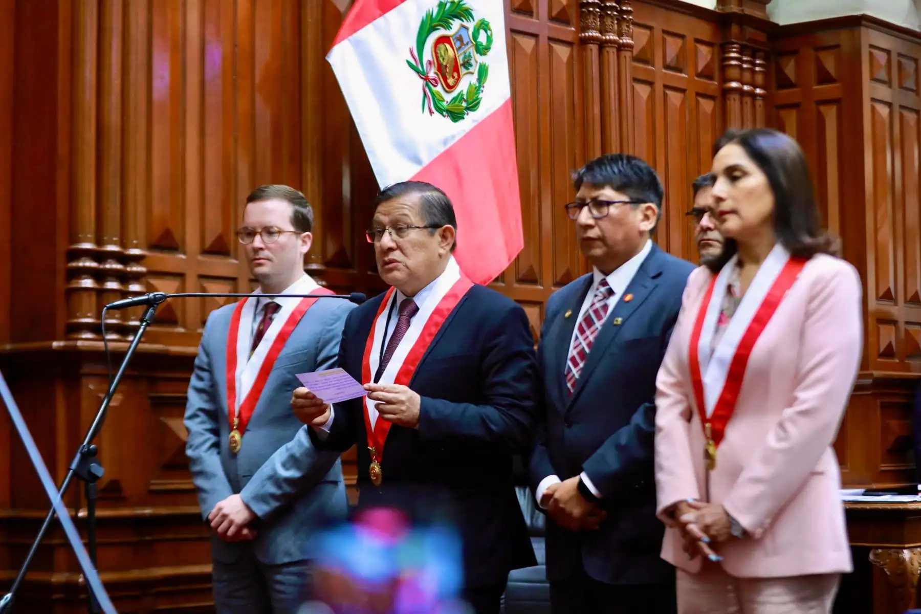 La Mesa Directiva del Parlamento, que preside Eduardo Salhuana Cavides, tomó juramentó esta mañana a Ana Zadith Zegarra Saboya como congresista de la república para completar el periodo legislativo 2021-2026. Foto:ANDINA/ Congreso