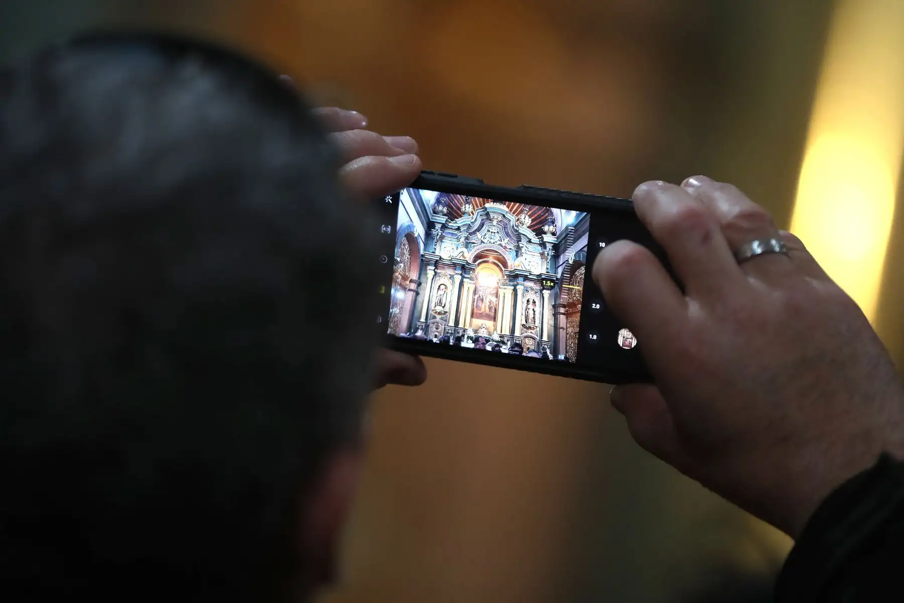 Octubre es un mes en el Perú que se llena de fe, fervor y tradición por la salida de la sagrada imagen del Señor de los Milagros. De esta manera, el 