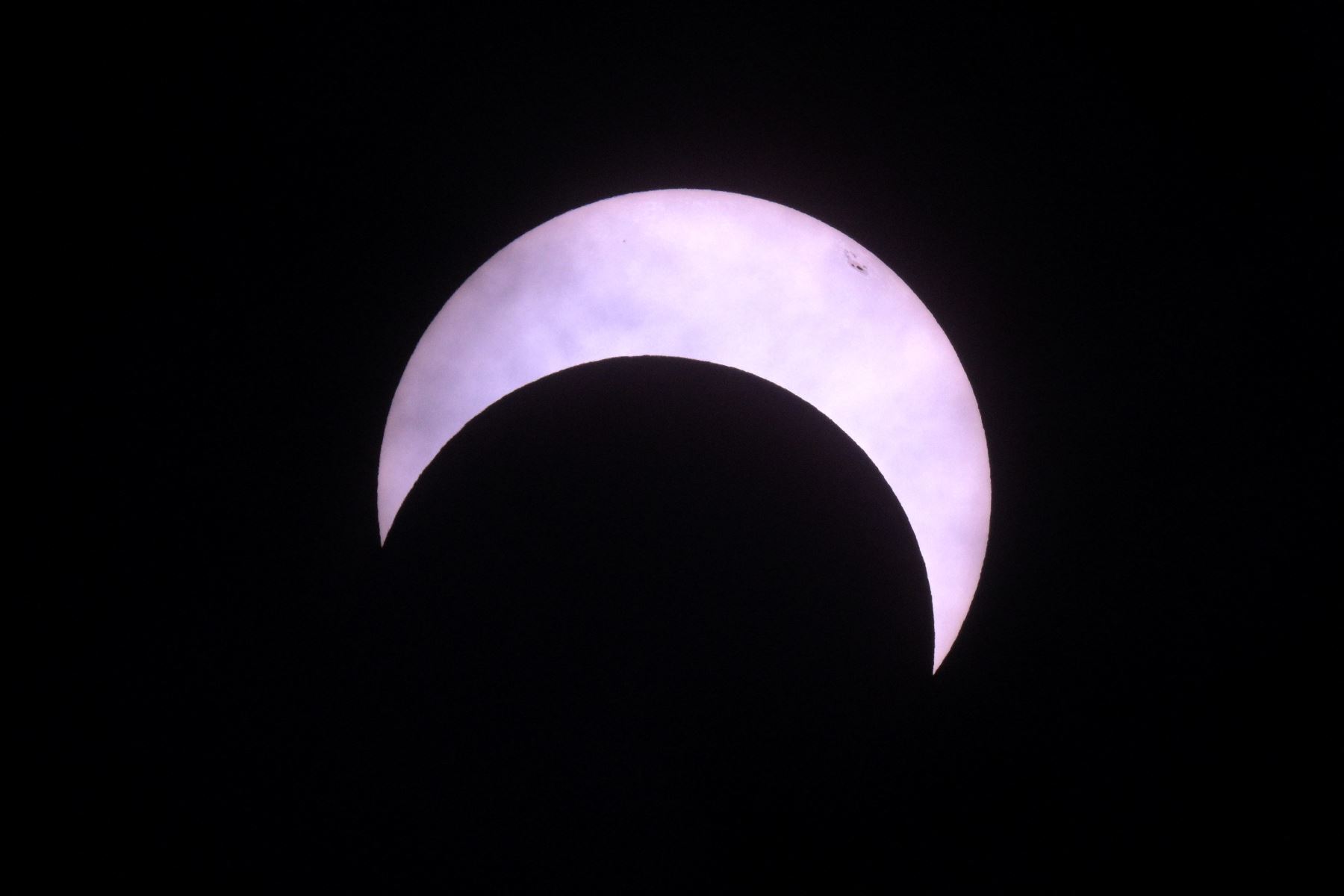 Vista parcial del eclipse solar anular en Puerto San Julián, provincia de Santa Cruz, Argentina. AFP