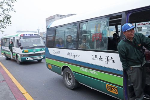 El transporte público se desarrolla con normalidad en Lima y Callao