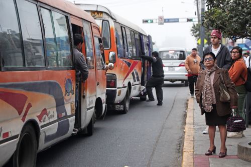 El transporte público se desarrolla con normalidad en Lima y Callao