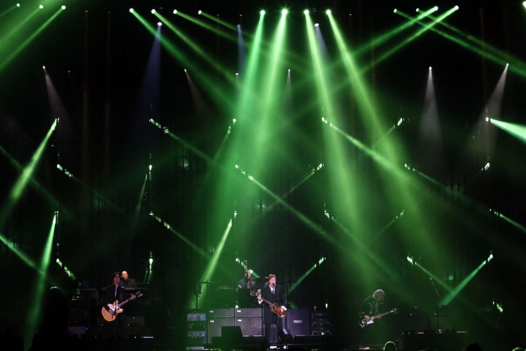 Paul McCartney en concierto durante su gira "Out There" en el Barclays Center el 8 de junio de 2013 en el barrio de Brooklyn de la ciudad de Nueva York. Foto: AFP