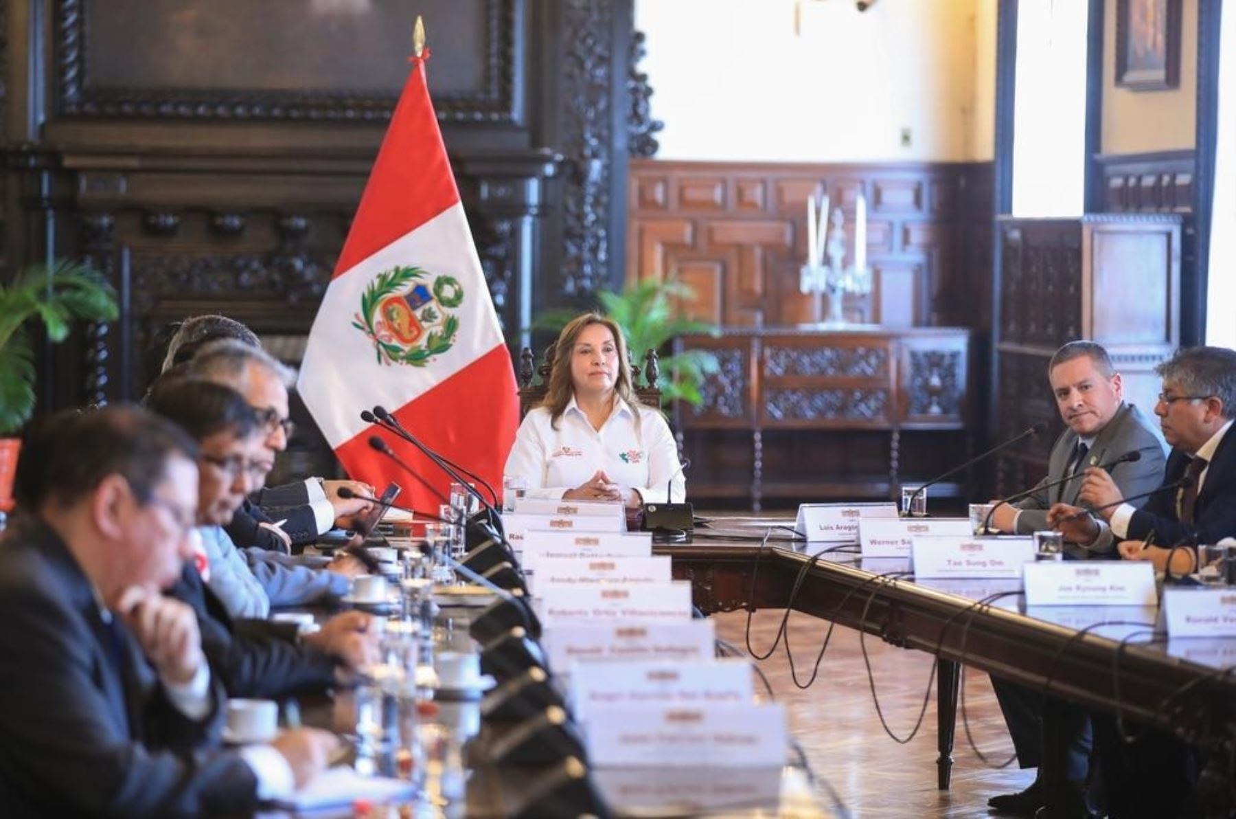 Presidenta Boluarte se reunió con congresista, gobernador y alcaldes del Cusco.