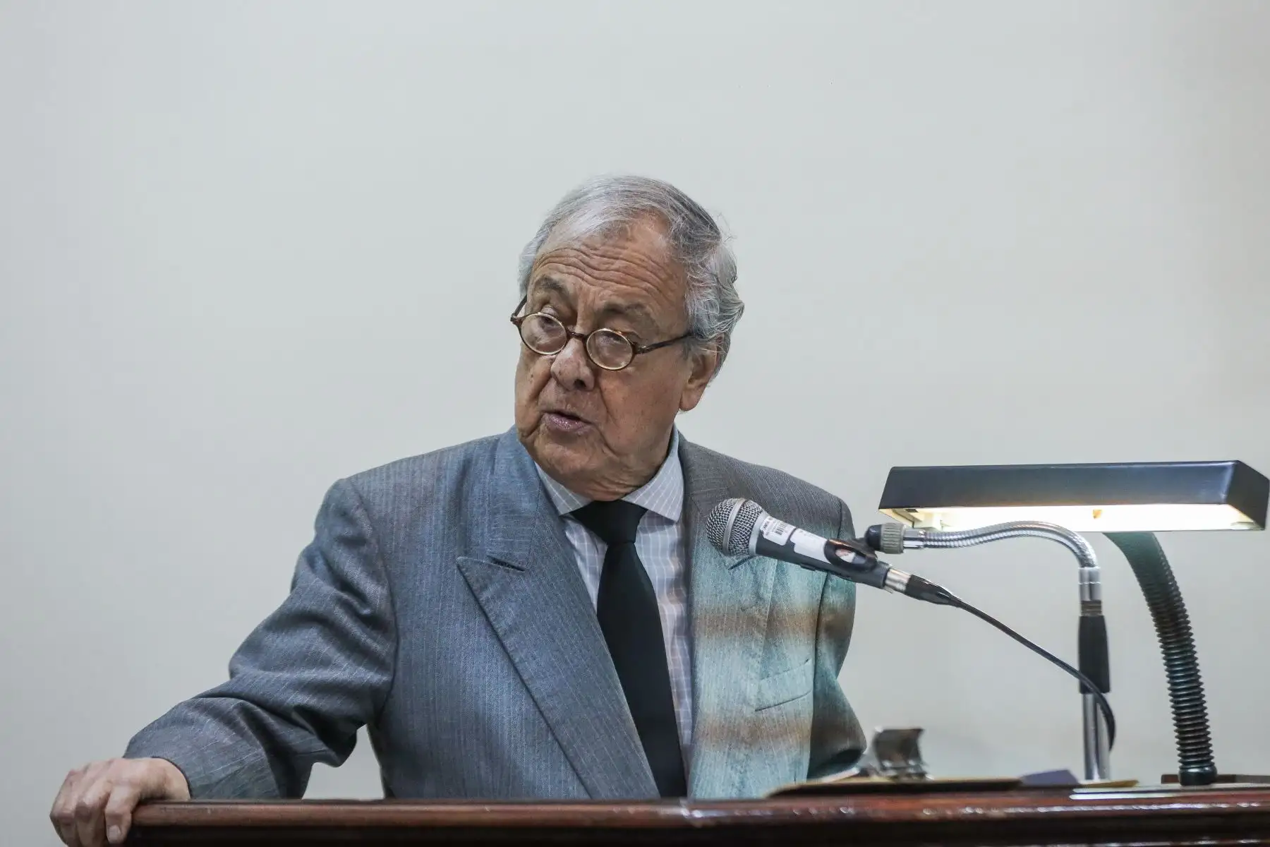Embajador Luis Mendívil-Canales participó de la conferencia "Porras y el periodismo". Foto: ANDINA/Connie Calderón