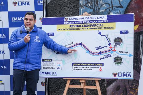 El gerente general de Emape, Carlos Peña, anuncia la renovación de los túneles Santa Rosa y San Martín en El Rímac. Foto: ANDINA/ Connie Calderon