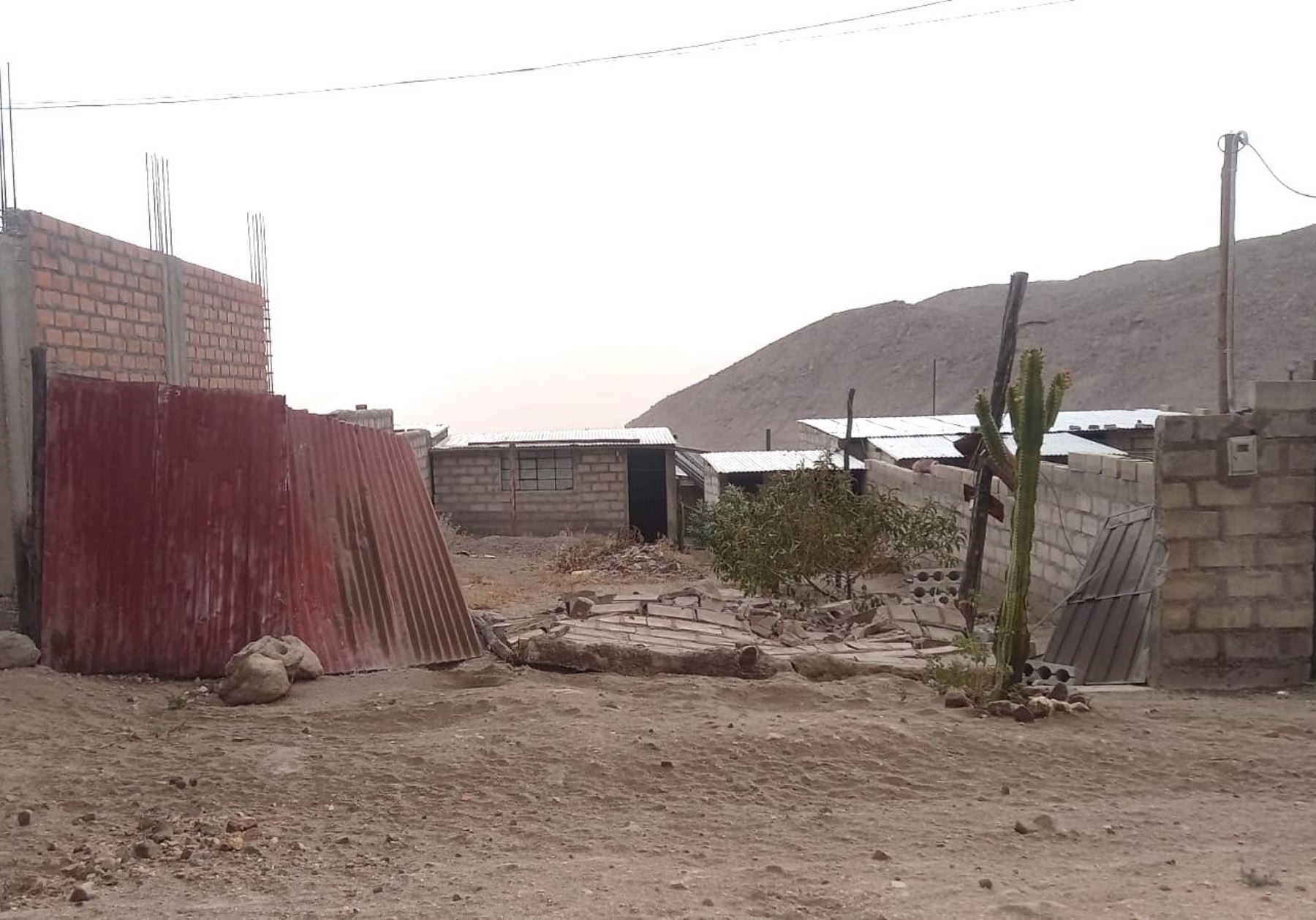 Al menos siete viviendas de Cerro Colorado, en Arequipa, resultaron afectadas por los vientos fuertes que se registraron en dicho distrito. El evento natural dejó una persona herida y causó daños en un Pronoei. ANDINA/Difusión