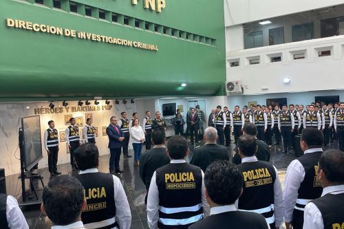 Presidenta Dina Boluarte inaugura central para denunciar extorsiones