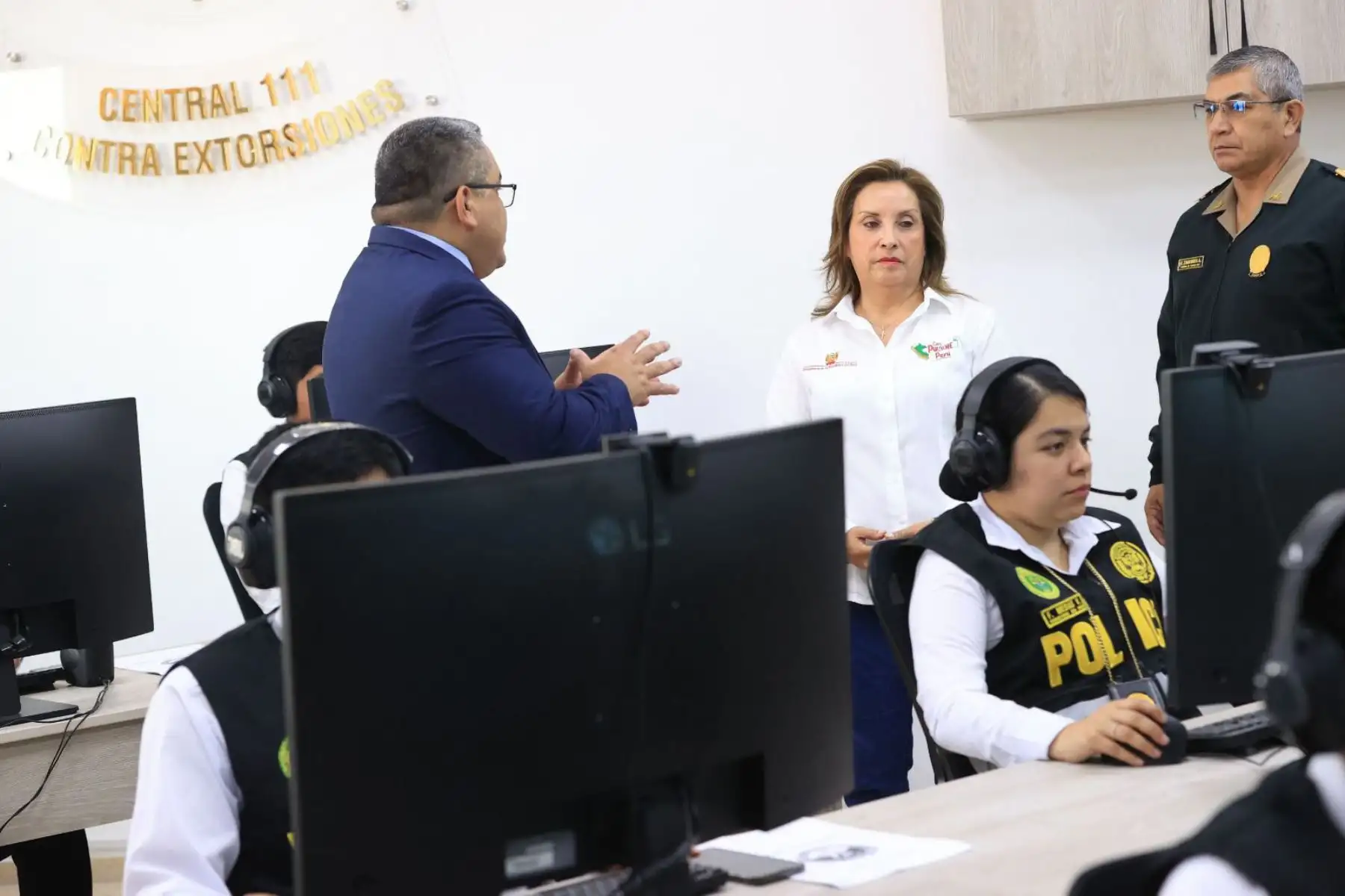 La presidenta de la República, Dina Boluarte, inauguró las actividades de la Central 111, línea telefónica de atención gratuita e inmediata frente a casos de extorsiones.Foto: ANDINA/Prensa Presidencia