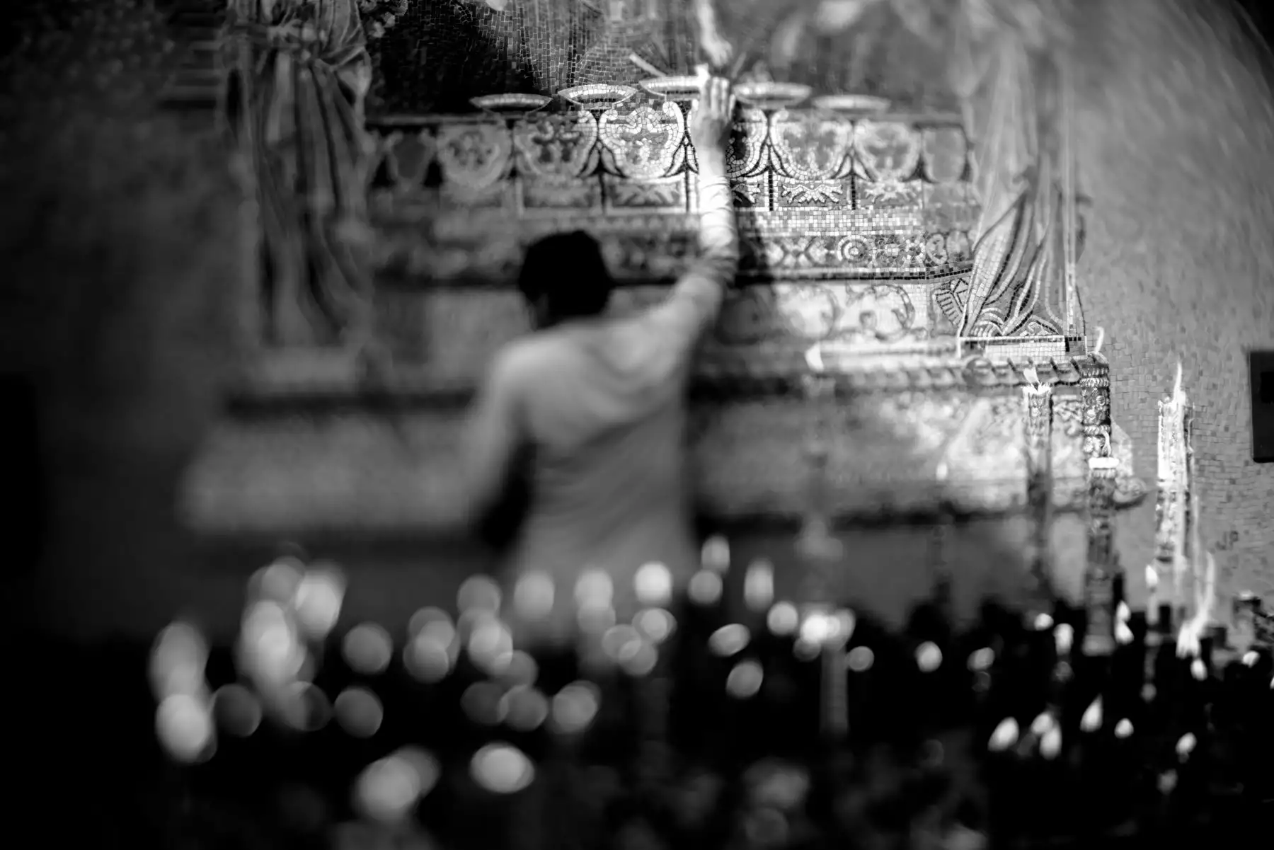 El sábado 19 de octubre, el Señor recorrerá, desde las 06.00 horas, el jirón Huánuco, jirón Puno, jirón Antonio Bazo e ingresará al Hospital Dos de Mayo, volverá a tomar el jirón Antonio Bazo, avenida Grau, ingresará al Hospital Almenara, volverá a tomar la avenida Grau, avenida Nicolás de Piérola, jirón Andahuaylas donde visitará la iglesia Santa Catalina. Foto: ANDINA/Luis Iparraguirre