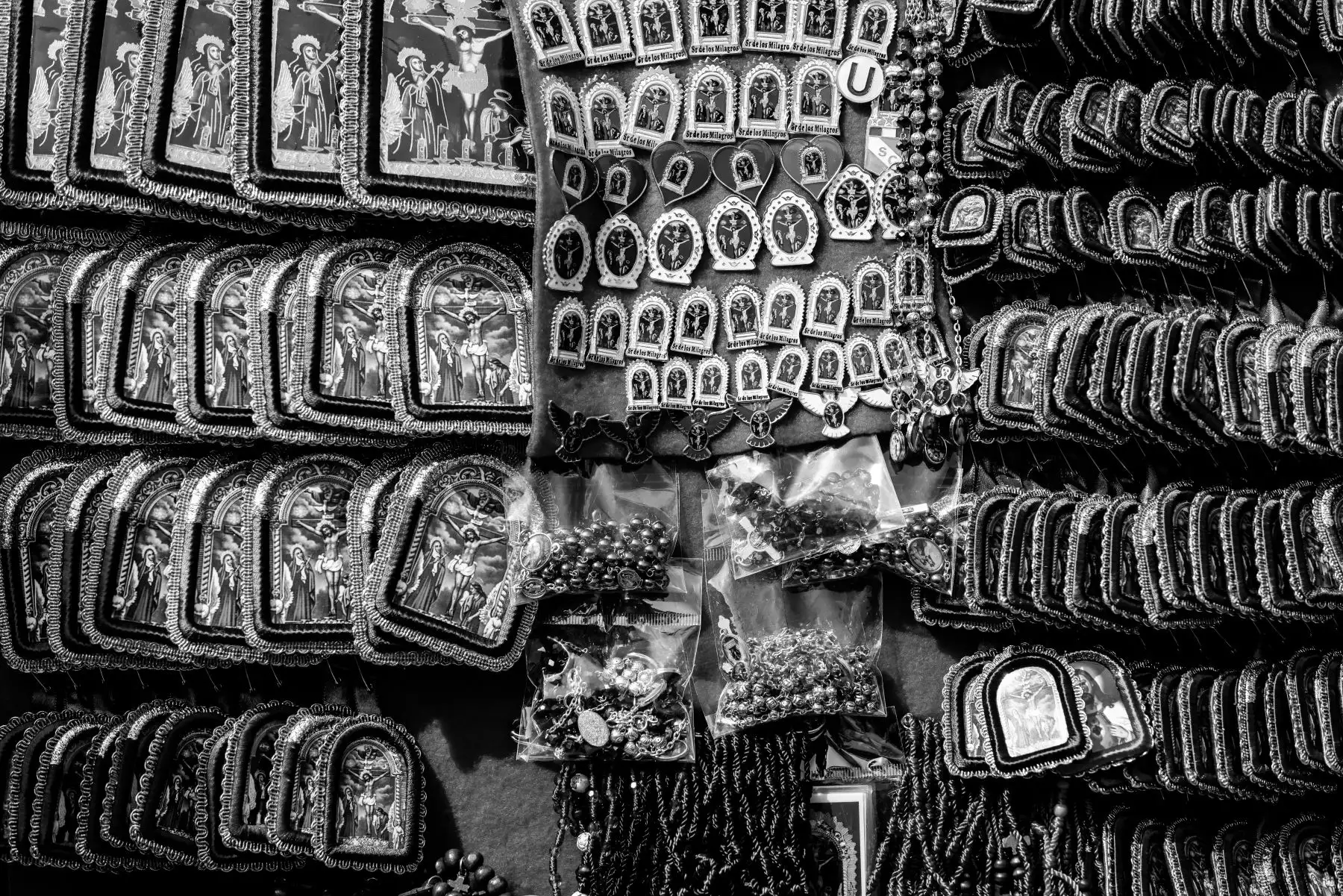 De acuerdo con el general PNP Javier Helder Vela Arangoitia, director de Tránsito, Transporte y Seguridad Vial las rutas alternas a las avenidas Tacna y Nicolás de Piérola, en este primer recorrido procesional de las andas del Señor de los Milagros, serán las avenidas Alfonso Ugarte y Abancay, así como toda la avenida Francisco Pizarro en el Rímac. Foto: ANDINA/Luis Iparraguirre