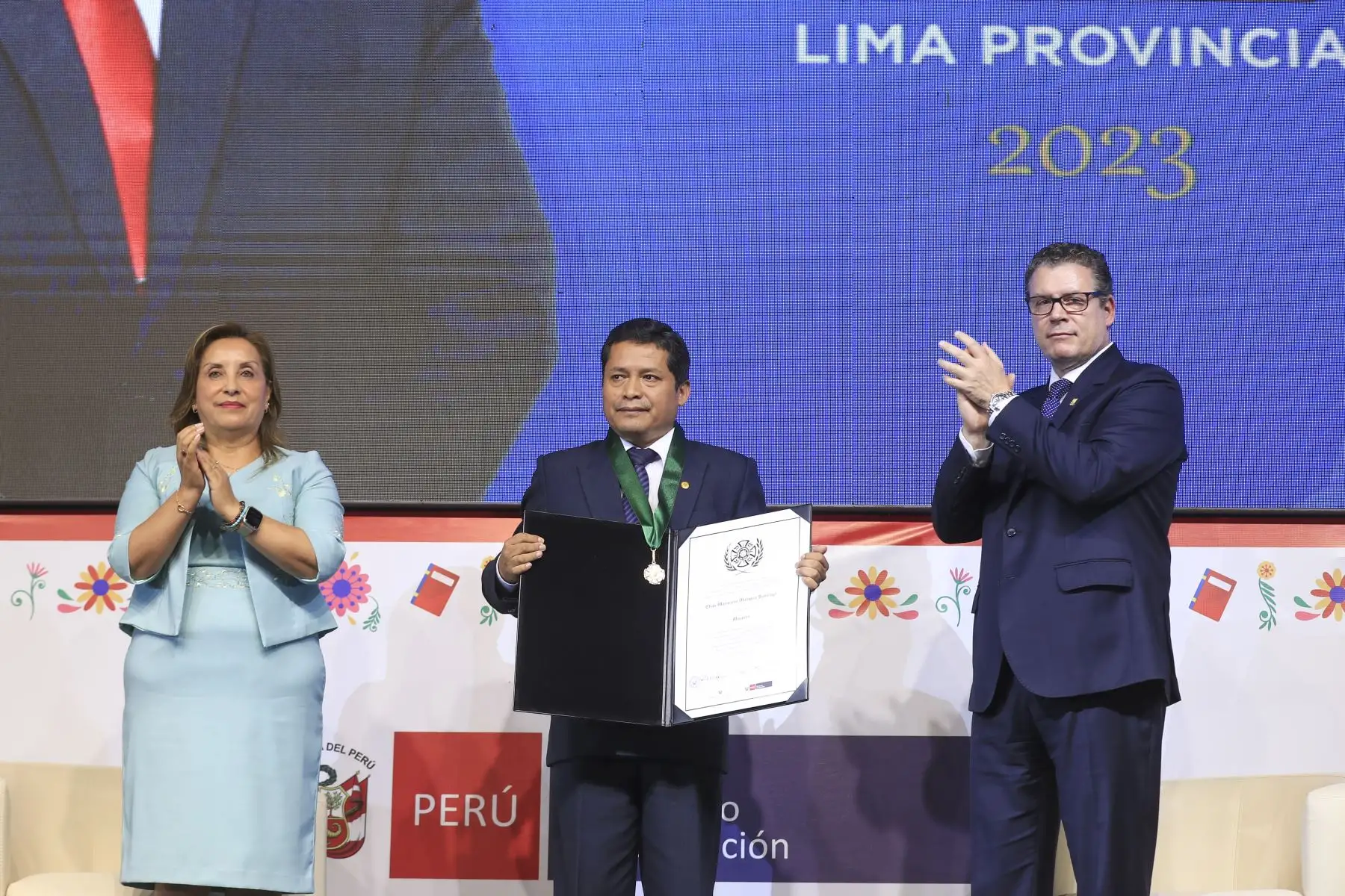 La presidenta de la República, Dina Ercilia Boluarte Zegarra, participó en la ceremonia de entrega de las “Palmas Magisteriales”, en reconocimiento al aporte y desempeño ejemplar de los profesionales de la educación. Foto: ANDINA/Presidencia
