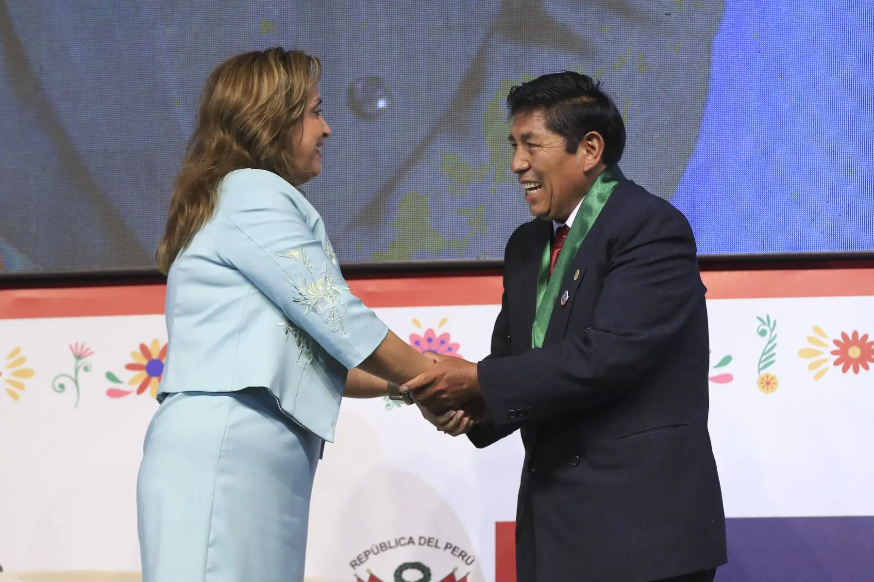 La presidenta de la República, Dina Ercilia Boluarte Zegarra, participó en la ceremonia de entrega de las “Palmas Magisteriales”, en reconocimiento al aporte y desempeño ejemplar de los profesionales de la educación. Foto: ANDINA/Presidencia