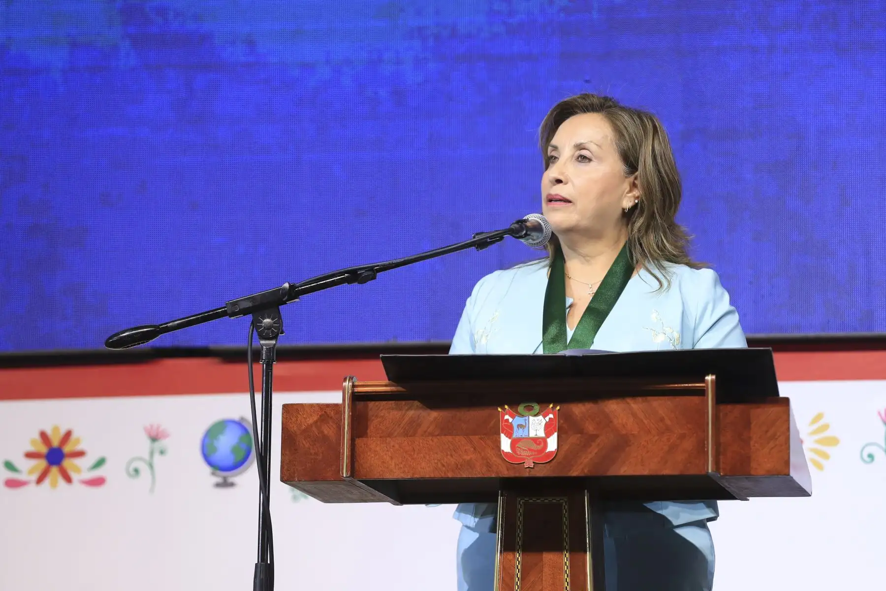 La presidenta de la República, Dina Ercilia Boluarte Zegarra, participó en la ceremonia de entrega de las “Palmas Magisteriales”, en reconocimiento al aporte y desempeño ejemplar de los profesionales de la educación. Foto: ANDINA/Presidencia