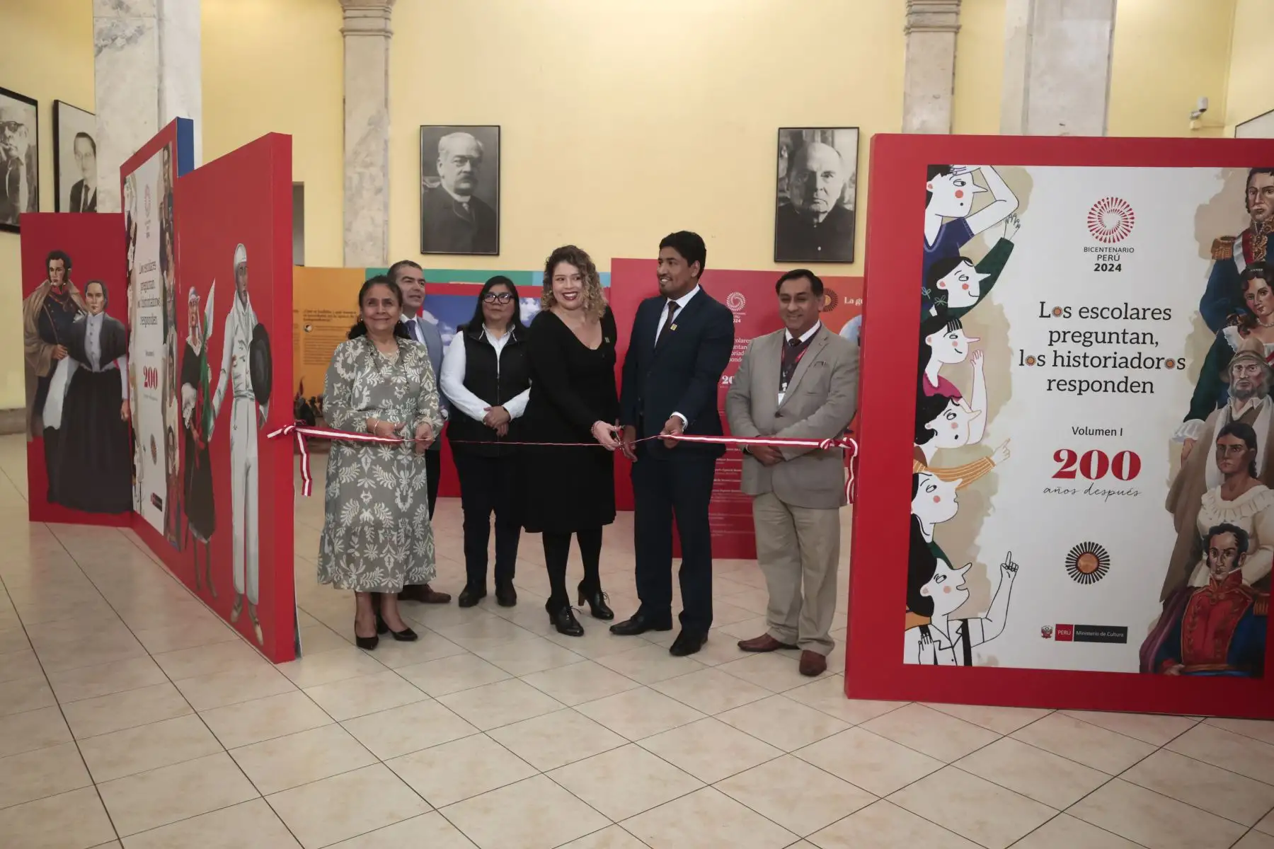 La Biblioteca Nacional del Perú, en coordinación con el Proyecto Especial Bicentenario, presenta la exposición “200 años después" Volumen 1, acerca de los principales hitos que marcaron la historia del Perú. 
Foto: ANDINA/ Vidal Tarqui