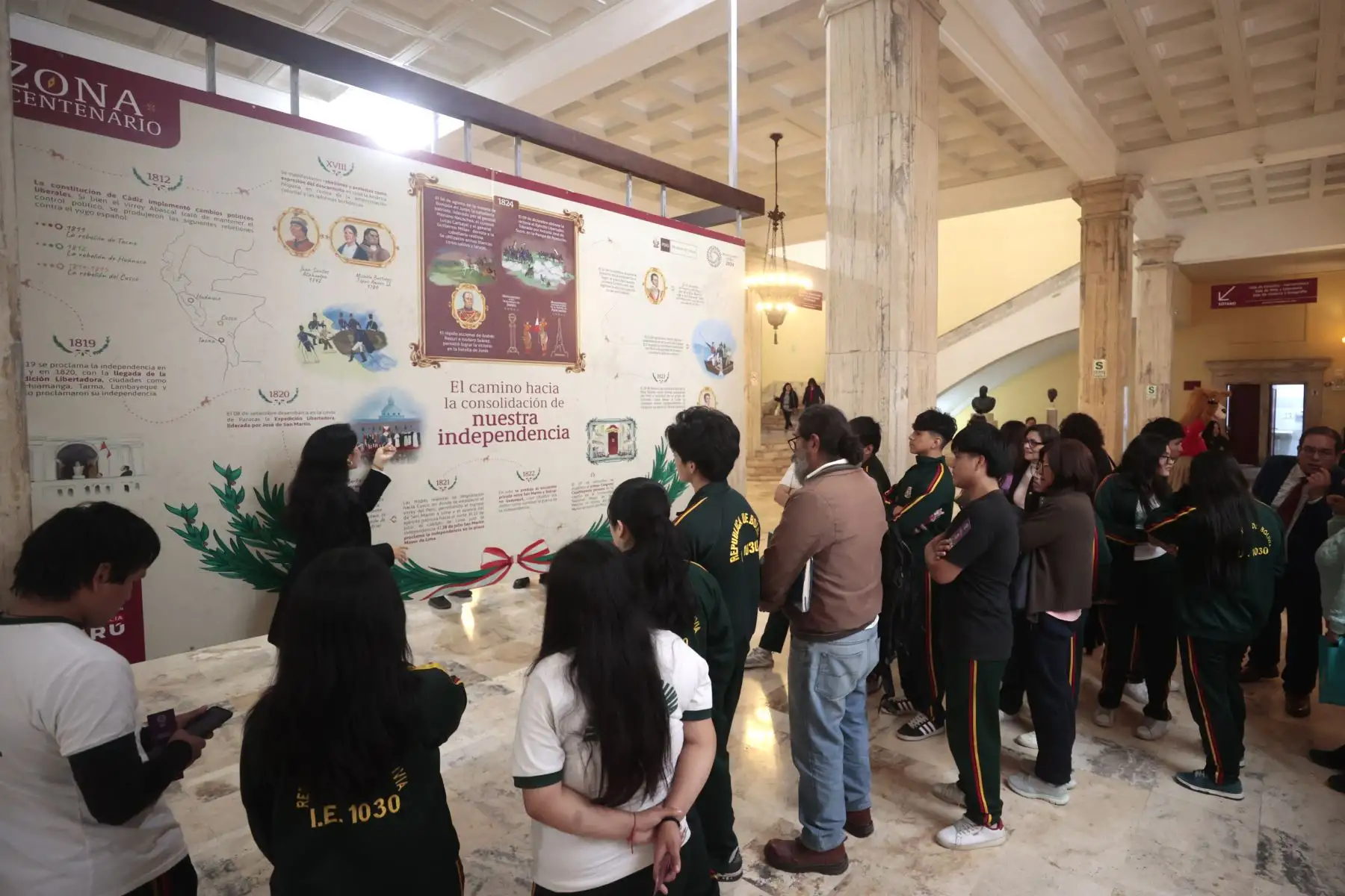 La Biblioteca Nacional del Perú, en coordinación con el Proyecto Especial Bicentenario, presenta la exposición “200 años después" Volumen 1, acerca de los principales hitos que marcaron la historia del Perú. 
Foto: ANDINA/ Vidal Tarqui