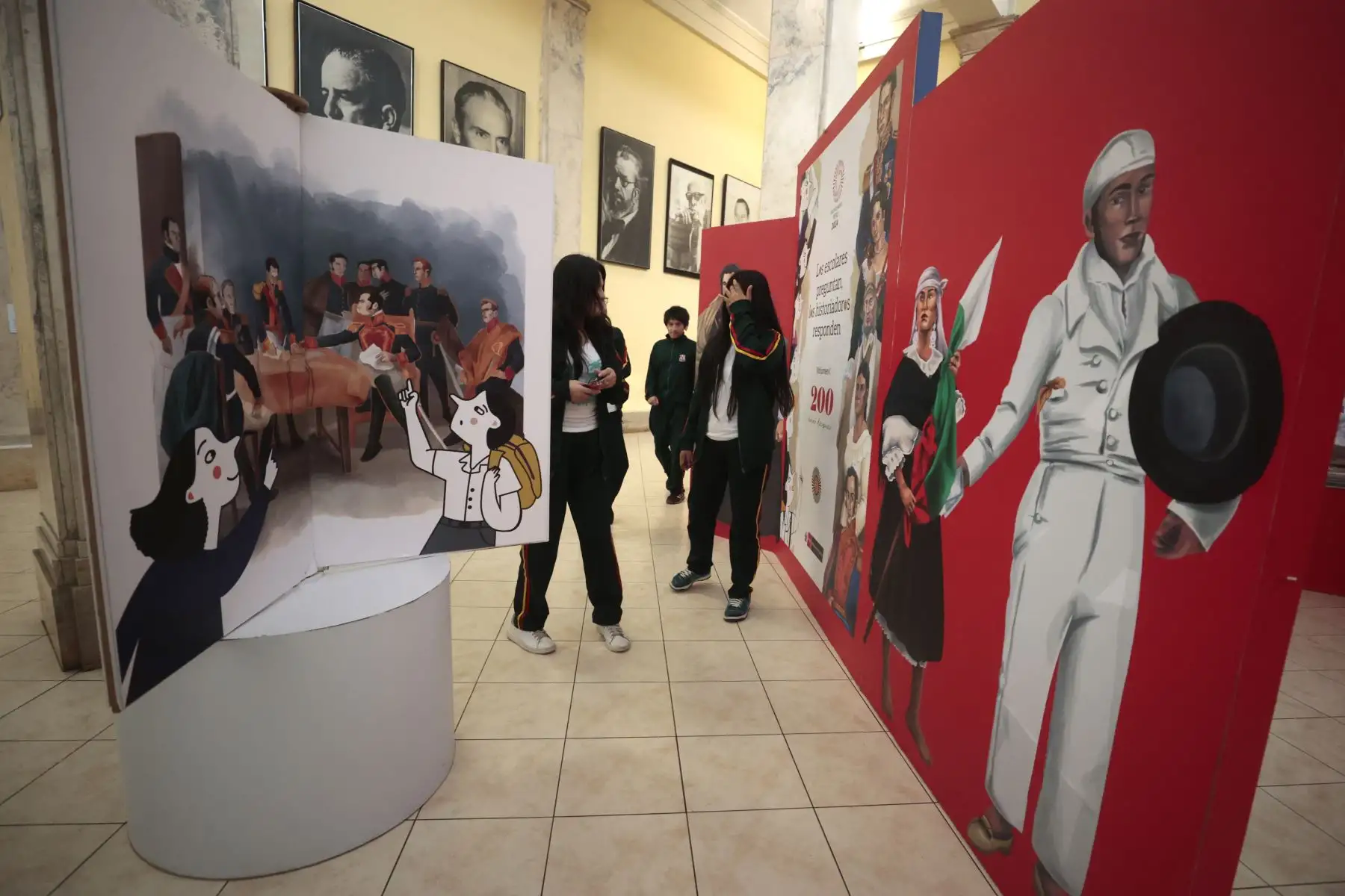 La Biblioteca Nacional del Perú, en coordinación con el Proyecto Especial Bicentenario, presenta la exposición “200 años después" Volumen 1, acerca de los principales hitos que marcaron la historia del Perú. 
Foto: ANDINA/ Vidal Tarqui