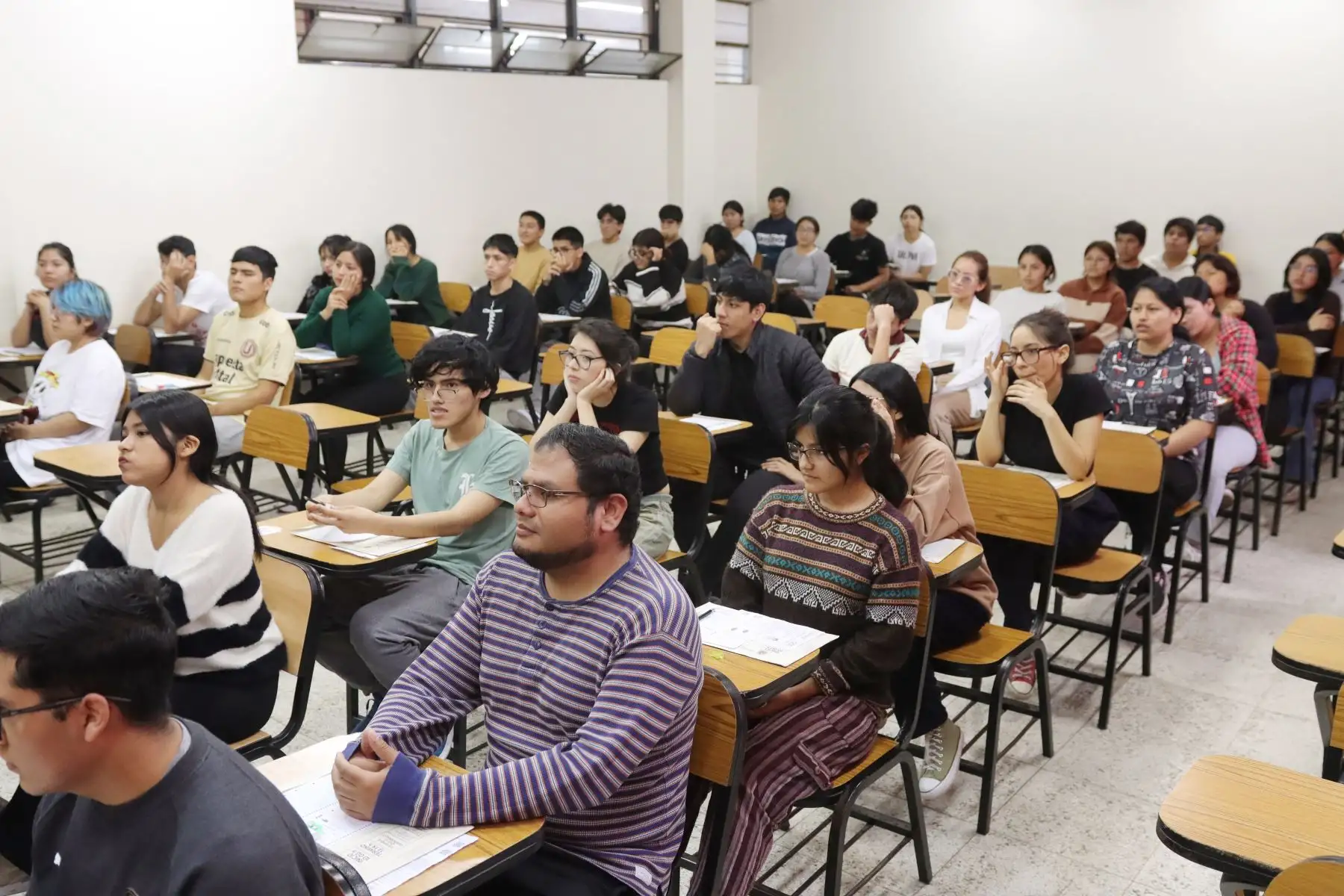 Hoy se evaluará a los
estudiantes inscritos en las siguientes áreas profesionales:
Área D: Ciencias Económicas y de la Gestión
Área E: Humanidades y Ciencias Jurídicas y Sociales.
Foto: ANDINA / Lino Chipana.
