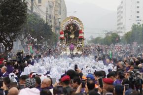 La imagen del Señor de los Milagros saldrá este viernes 18 de octubre en su segundo recorrido. Foto: ANDINA/Lino Chipana.