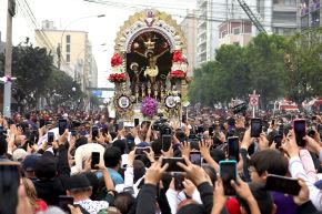 La imagen del Señor de los Milagros saldrá este viernes 18 de octubre en su segundo recorrido. Foto: ANDINA/archivo.