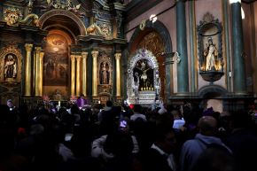 El fervor por el Señor de los Milagros no disminuye, por el contrario se fortalece en el pueblo peruano. ANDINA/ Lino Chipana.