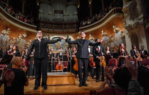 Juan Diego Flórez y la Orquesta Juvenil Sinfonía por el Perú conquistan Europa.