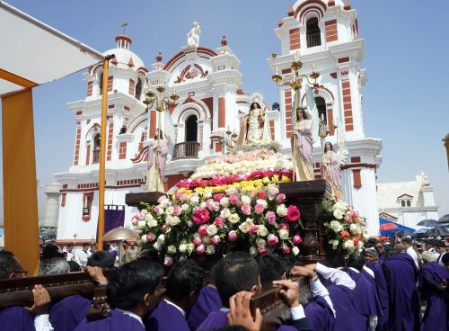 Cientos de fieles participaron de la celebración central en honor a Nuestra Señora de la Virgen del Rosario de Yauca, una de las festividades religiosas más importantes de Ica. Foto: Genry Bautista