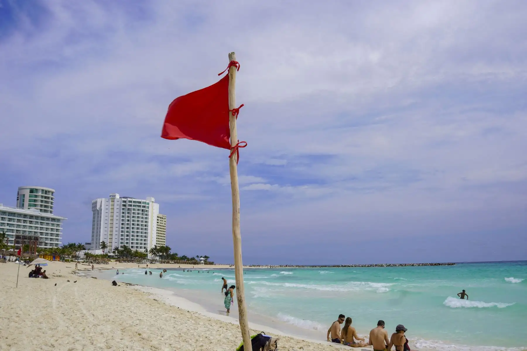 Antes de llegar a Florida se prevé que roce partes de la península de Yucatán en México provocando fuertes vientos y un aumento del nivel de agua de hasta 1,5 metros con "olas grandes y destructivas", según el organismo. Foto: AFP