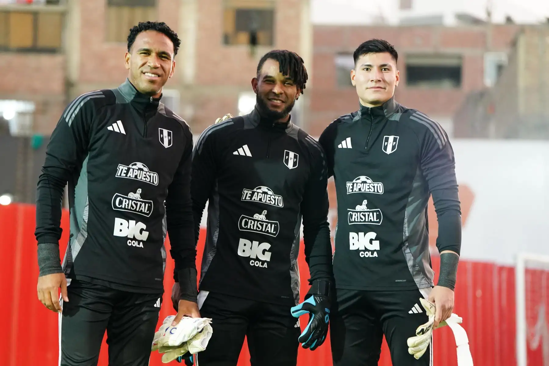 En la madrugada de este lunes hicieron su arribo Piero Quispe, Wilder Cartagena y Pedro Gallese, quienes juegan en la Liga de México y la Major League Soccer de Estados Unidos.  Foto: ANDINA/Difusión FPF
