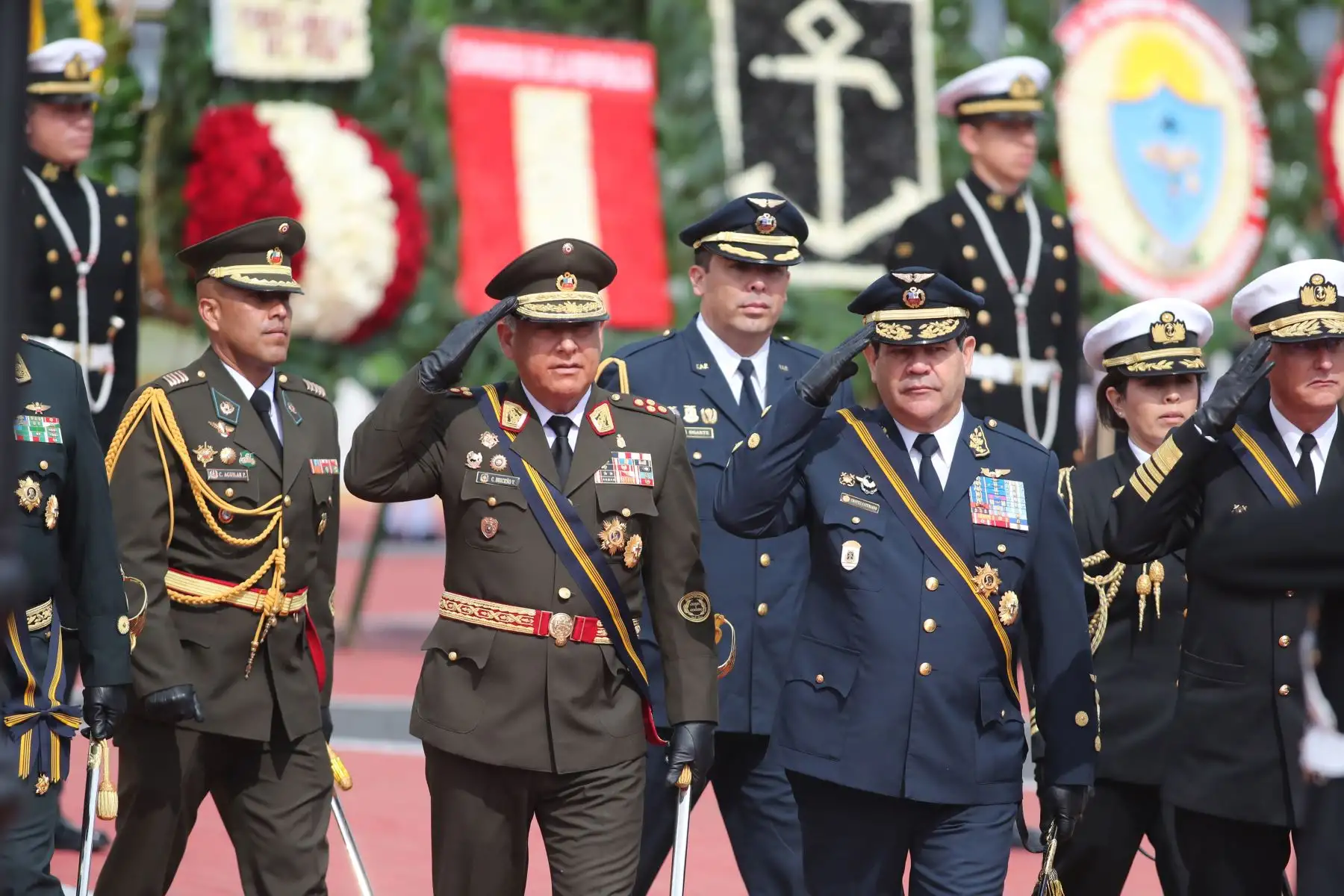 La Marina de Guerra del Perú conmemora el 145º aniversario del combate naval de Angamos en la plaza Grau del Callao, donde se realizó un desfile de honor a cargo de los agrupamientos de las Instituciones Armadas. Participaron en la ceremonia la presidenta de la República, Dina Boluarte, ministros de Estado, Congresistas, cuerpo diplomático, autoridades civiles, militares y eclesiásticas, entre otros. Foto: ANDINA/Lino Chipana
