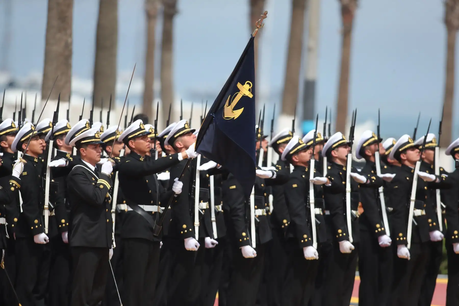 La Marina de Guerra del Perú conmemora el 145º aniversario del combate naval de Angamos en la plaza Grau del Callao, donde se realizó un desfile de honor a cargo de los agrupamientos de las instituciones armadas. Foto: ANDINA/Lino Chipana