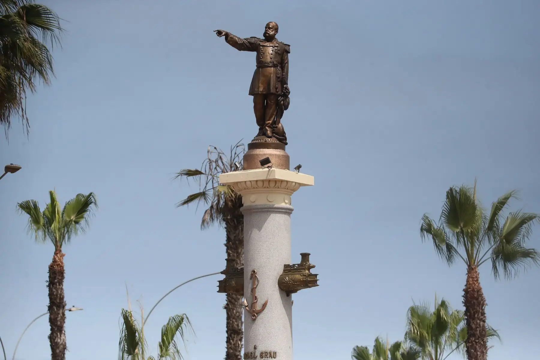 La Marina de Guerra del Perú conmemora el 145º aniversario del combate naval de Angamos en la plaza Grau del Callao, donde se realizó un desfile de honor a cargo de los agrupamientos de las instituciones armadas. Foto: ANDINA/Lino Chipana