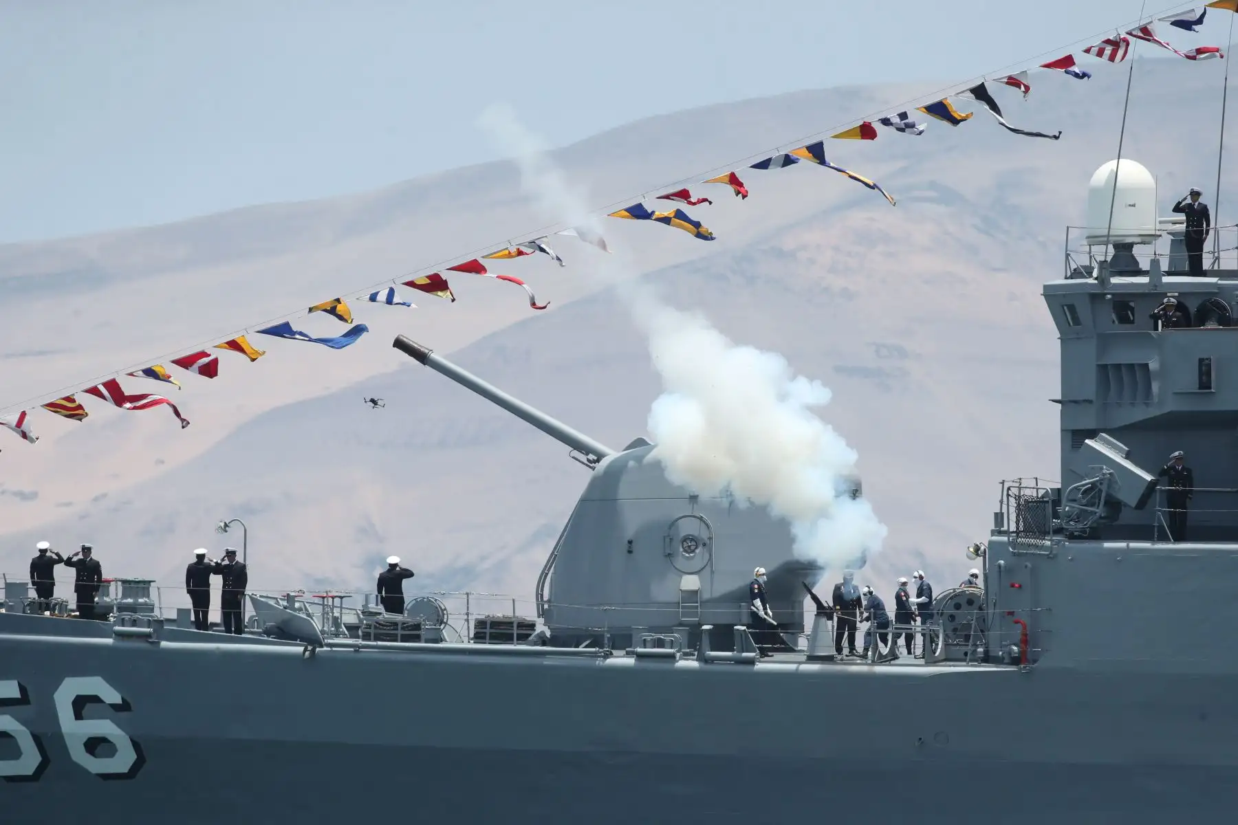 La Marina de Guerra del Perú conmemora el 145º aniversario del combate naval de Angamos en la plaza Grau del Callao, donde se realizó un desfile de honor a cargo de los agrupamientos de las Instituciones Armadas. Foto: ANDINA/Lino Chipana