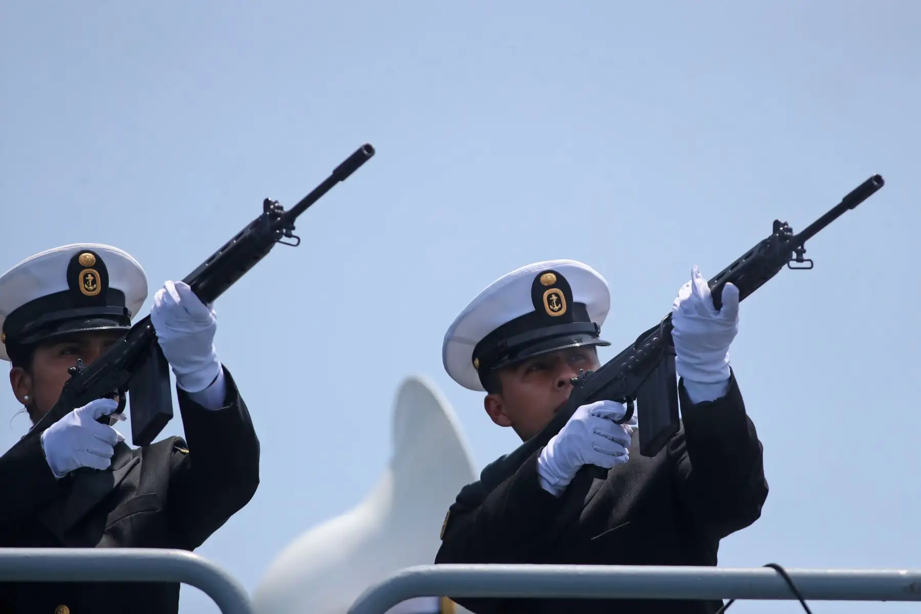 La Marina de Guerra del Perú conmemora el 145º aniversario del combate naval de Angamos en la plaza Grau del Callao, donde se realizó un desfile de honor a cargo de los agrupamientos de las Instituciones Armadas. Foto: ANDINA/Lino Chipana
