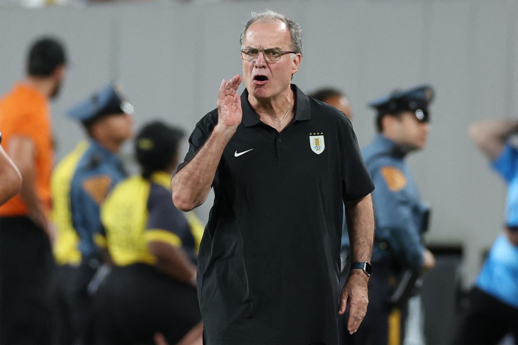 El entrenador argentino de Uruguay, Marcelo Bielsa, reacciona durante el partido de fútbol del grupo C del torneo Copa América Conmebol 2024 entre Uruguay y Bolivia en el estadio MetLife en East Rutherford, Nueva Jersey, el 27 de junio de 2024. Foto: AFP