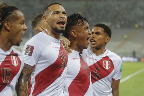 Perú encara a la historia de las Eliminatorias: jamás le ha podido ganar a Brasil en su casa. Foto: AFP