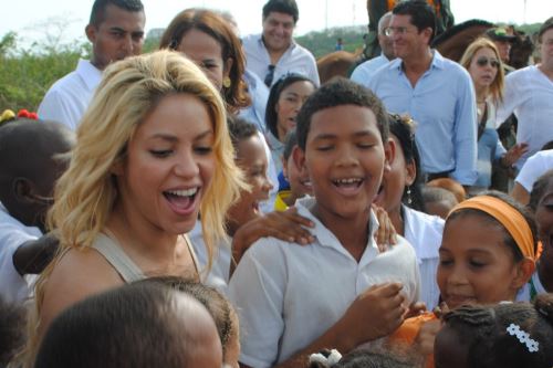 Shakira ha donado el uso de sus principales éxitos en español, incluyendo “Amarillo” y “Chantaje”, para la plataforma que emplean los estudiantes.