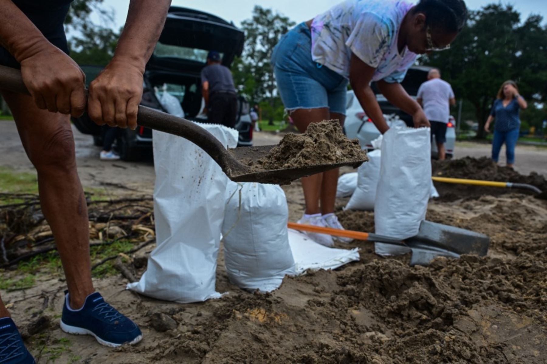 Una treintena de condados, que comprenden una zona densamente poblada entre Orlando, Tampa, Sarasota y Fort Myers, han emitido órdenes de evacuación obligatoria entre su población, que en una gran parte ha cumplido con la petición de las autoridades y han abandonado sus hogares hasta el paso de Milton. Foto: AFP