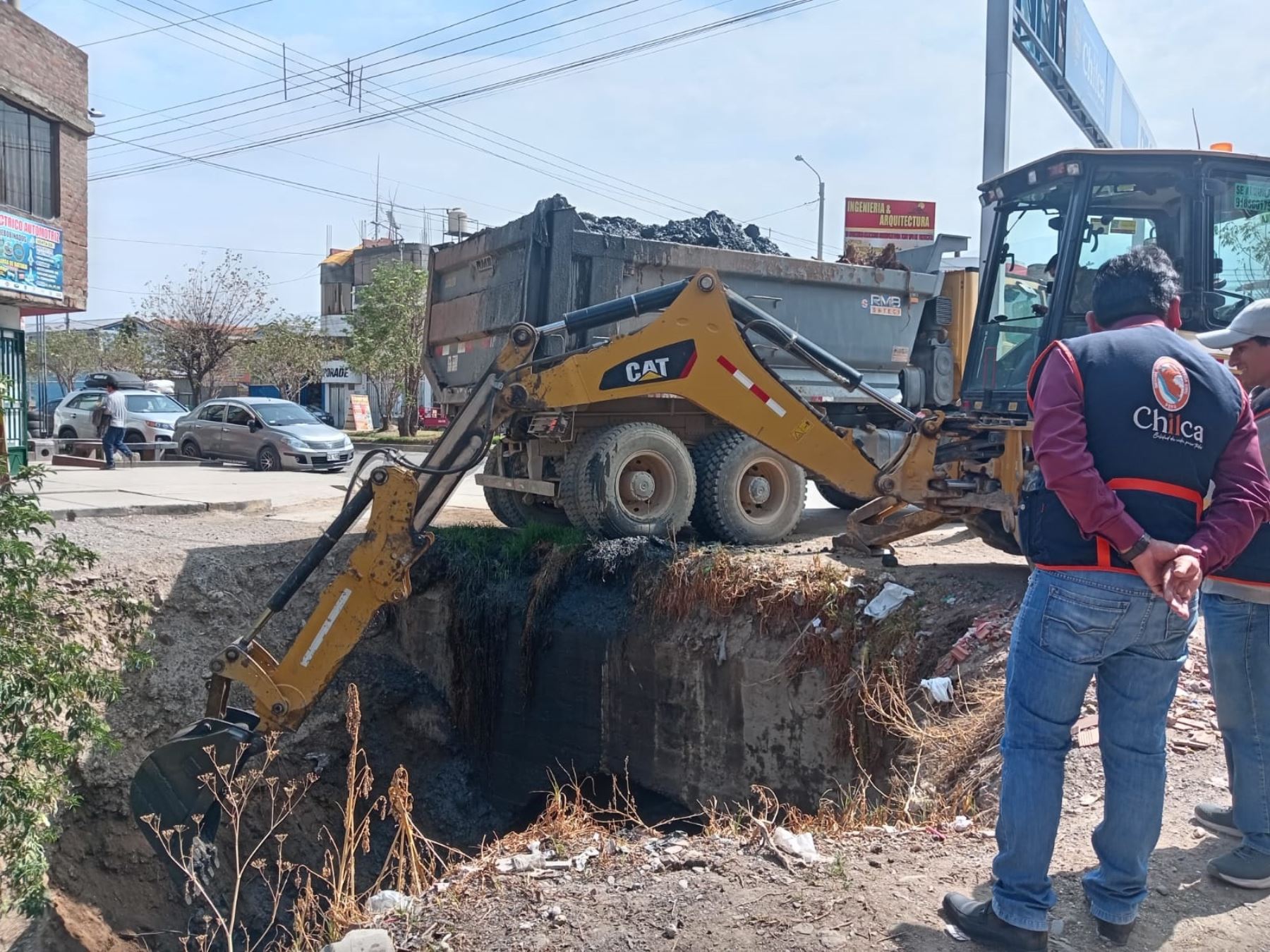 Trabajadores municipales de las comunas de Huancayo y Chilca retiraron más de dos toneladas de residuos del río Chilca para evitar posibles inundaciones. ANDINA/Difusión