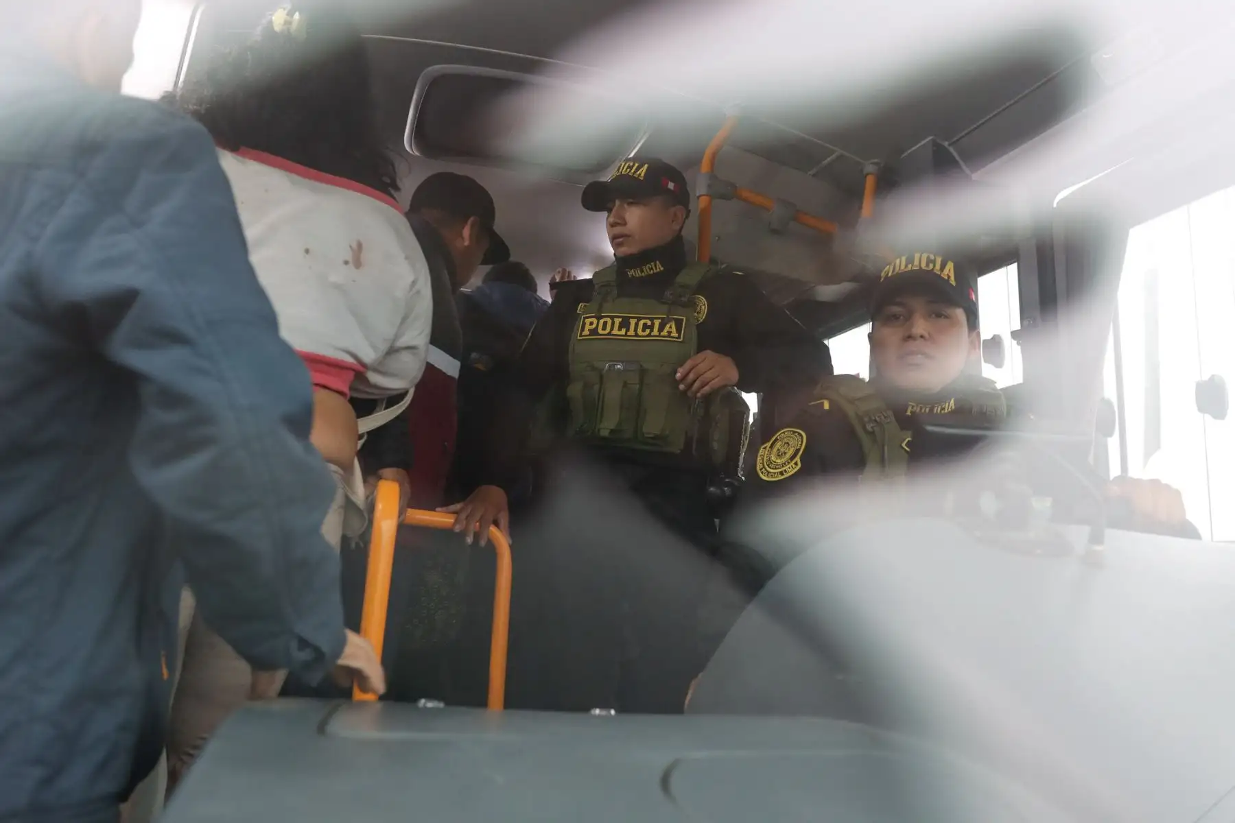 Policía Nacional, pone a disposición buses policiales para el transporte público, durante el paro convocado por grupos de transportistas en Lima y Callao. Foto: ANDINA/ Lino Chipana