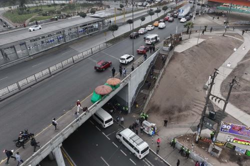 Imágenes del paro convocado por grupos de transportistas en Lima y Callao